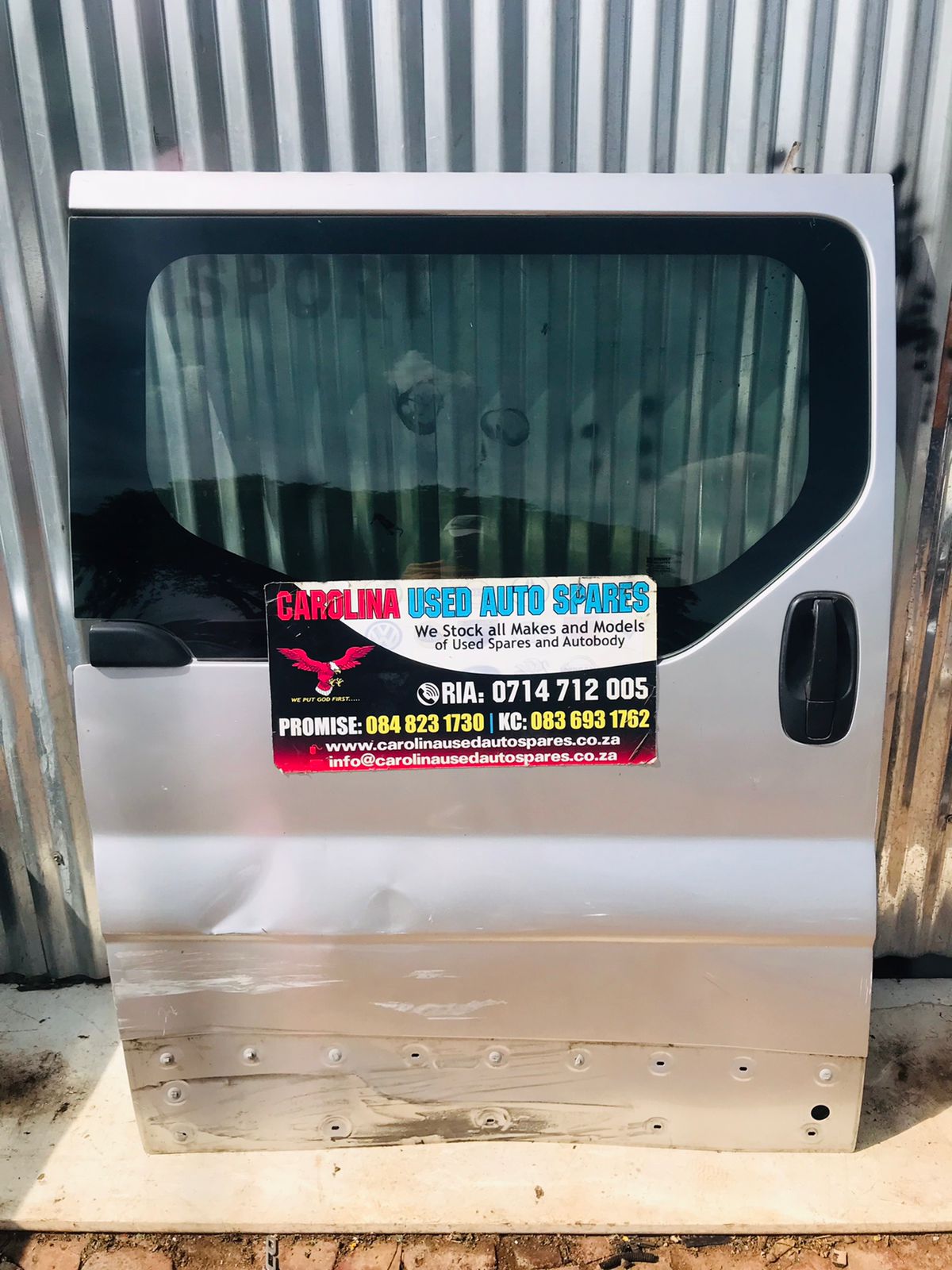 Renault Trafic/ Vivaro right side sliding door with glass - Private Seller Renault Trafic/ Vivaro right side sliding door with glass - Private Seller