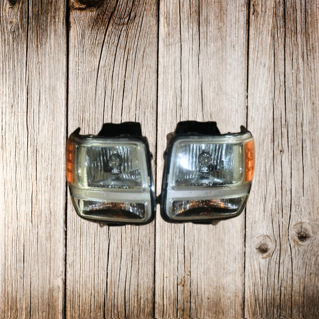 Dodge Nitro Headlamps left and right - Private Seller Dodge Nitro Headlamps left and right - Private Seller