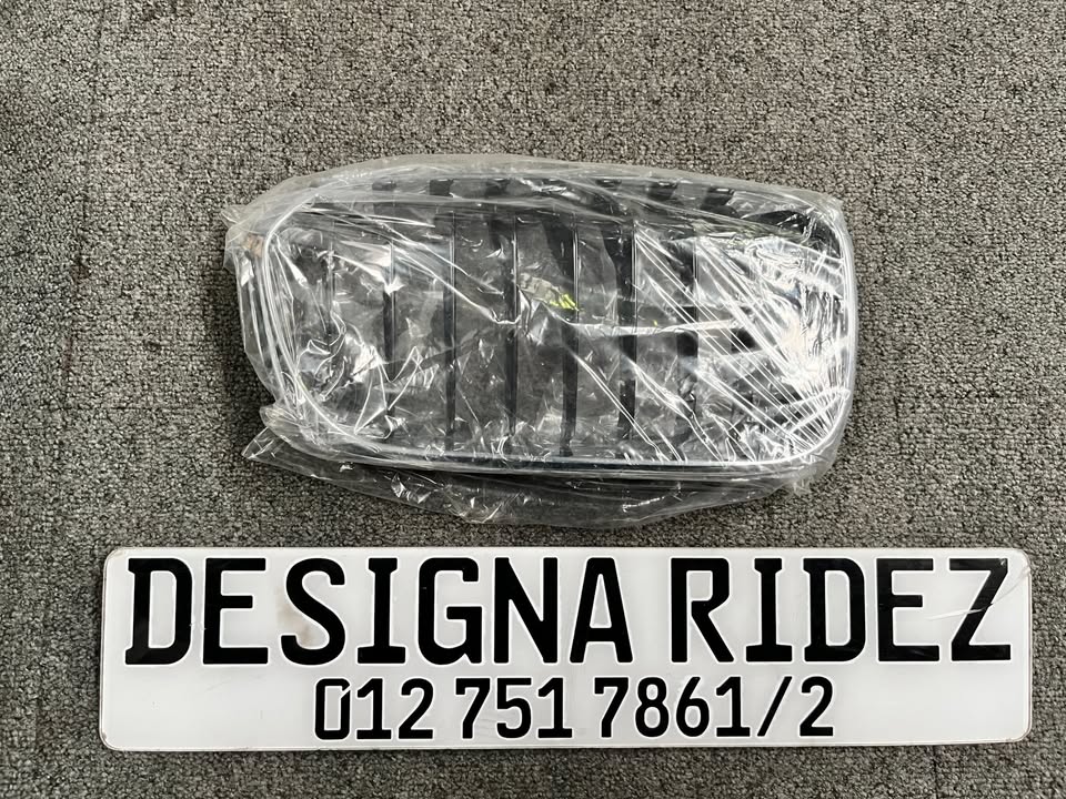 BMW F20 1-SERIES LEFT & RIGHT FRONT BUMPER KIDNEY GRILLS (CHROME X BLACK) AVAILABLE. - Private Seller