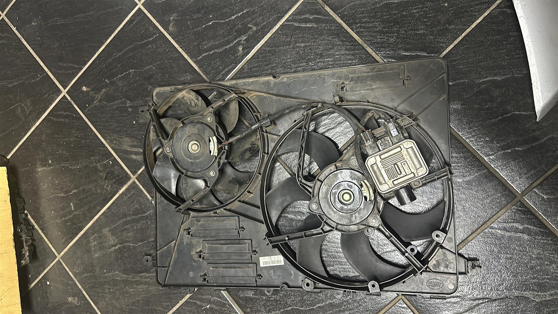 Radiator FAN Land Rover Discovery Sport Range Rover Evoque - Private Seller