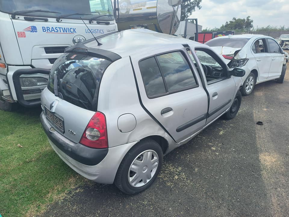 Renault Clio 2 Stripping for Spares. - Private Seller Renault Clio 2 Stripping for Spares. - Private Seller