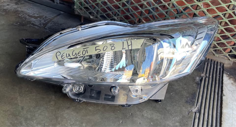 Peugeot 508 headlight Leftside - Private Seller Peugeot 508 headlight Leftside - Private Seller
