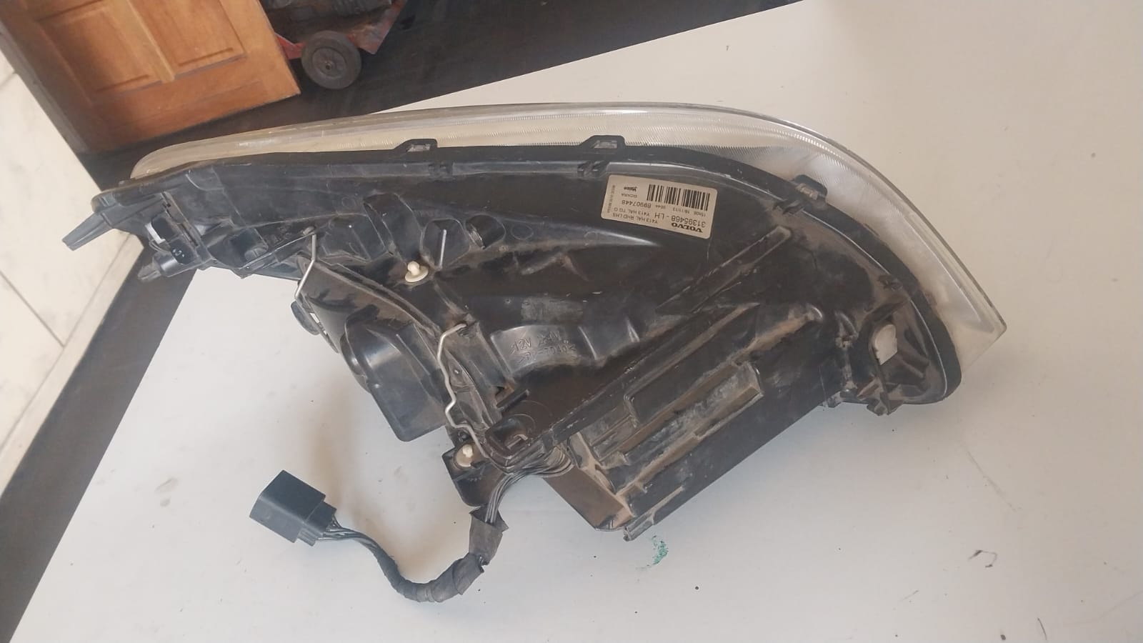 Volvo XC60 2012 Left headlight - Private Seller Volvo XC60 2012 Left headlight - Private Seller