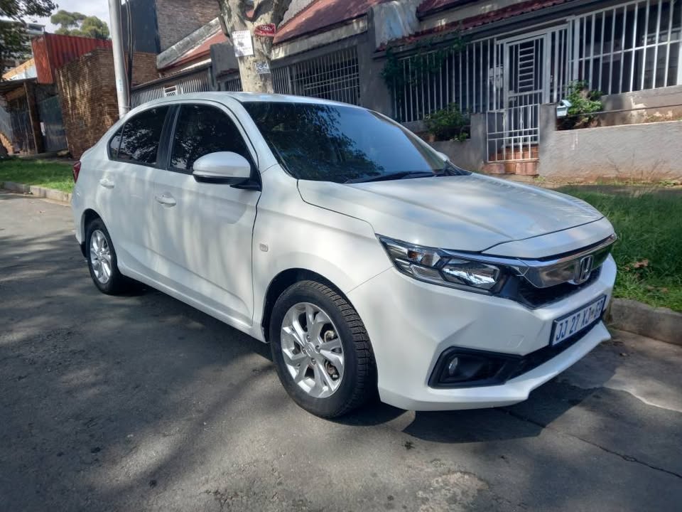 2019 Honda Amaze Sedan 1.2 Petrol, Automatic, White, 75000kms, Leather Seats.