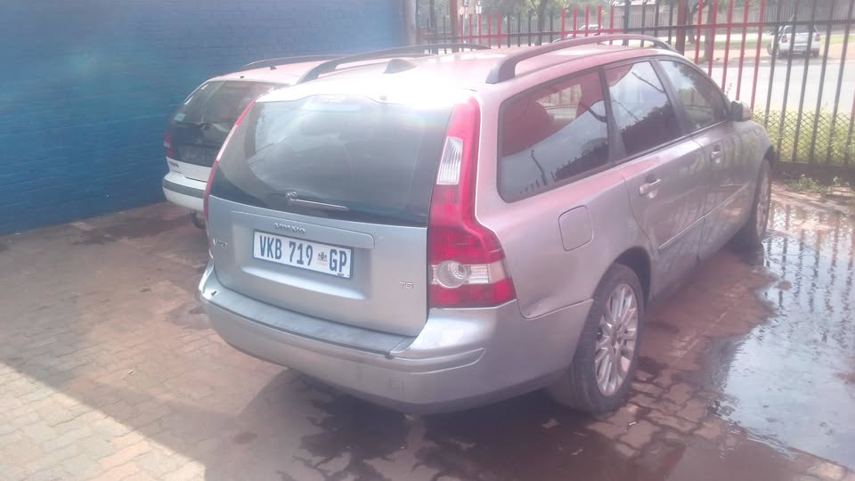 Volvo V50 T5 2.5l Automatic Stripping For Spares ! Engine and all other spares still available! - Private Seller