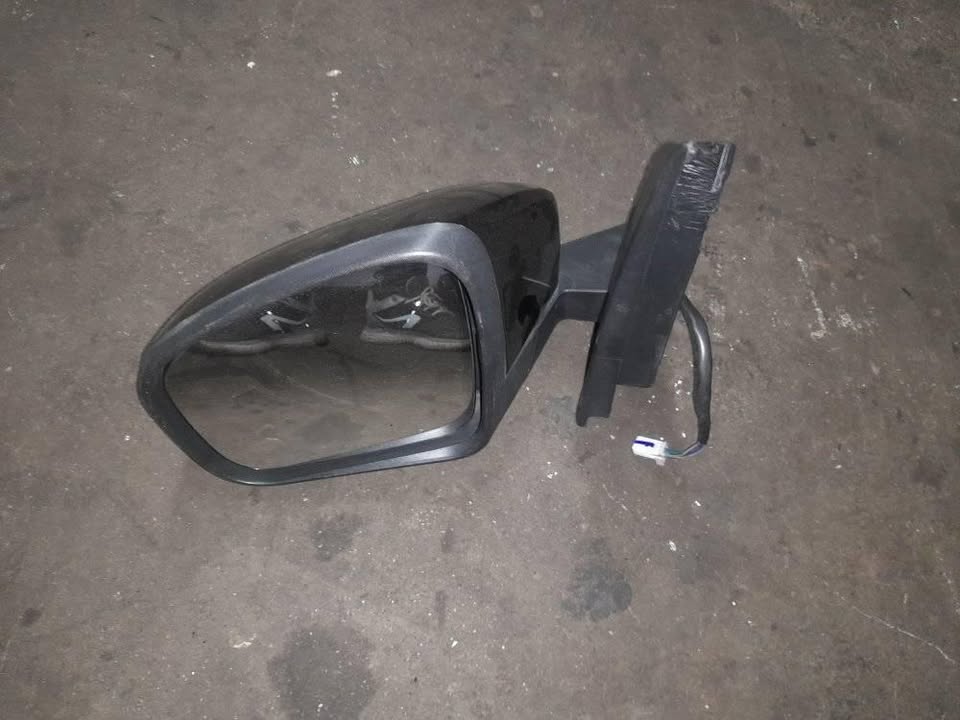 RENAULT TRIBER LEFT SIDE MIRROR AVAILABLE - Private Seller