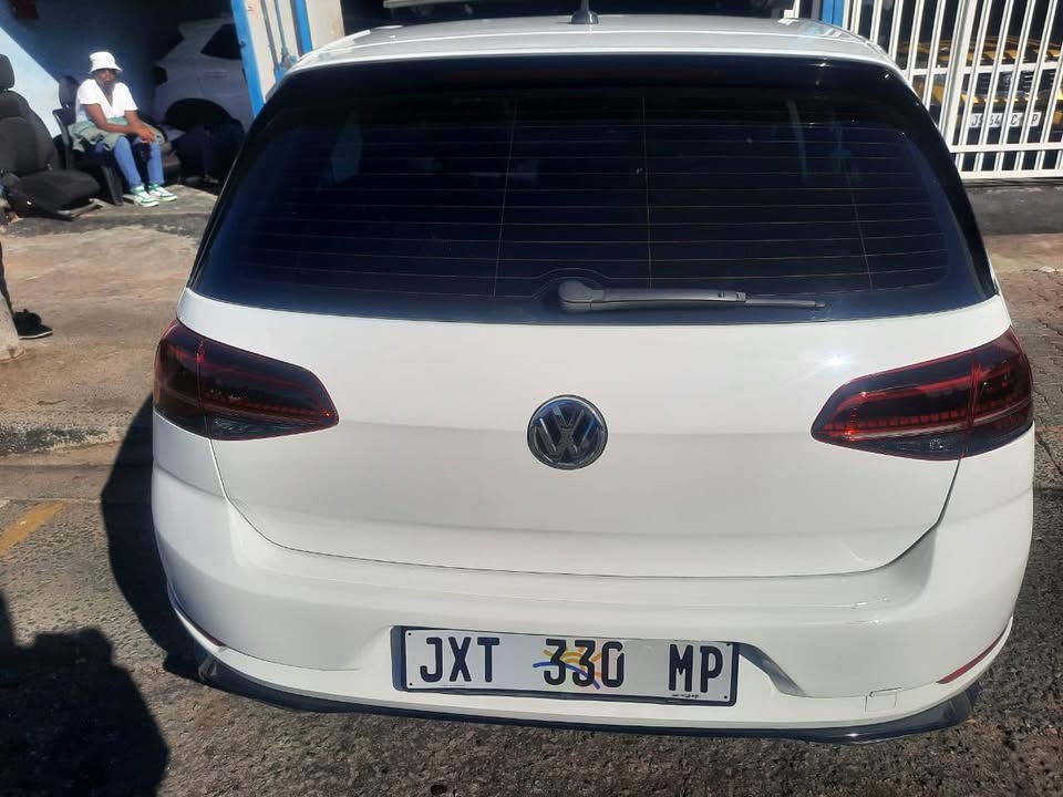 2019 Volkswagen Golf vii 1.4 RLine Automatic Hatchback with a leather seat Sunroof
