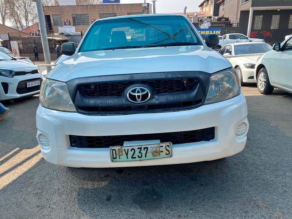 2010 TOYOTA HILUX 2.5 D4D 4X2 SINGLE CAB MANUAL