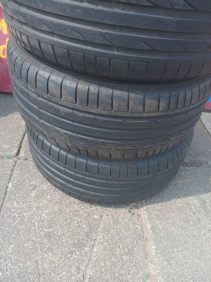 4 X 225/50/17 Bridgestone runflat tyres for mercedes & BMW with sufficient threads - Private Seller