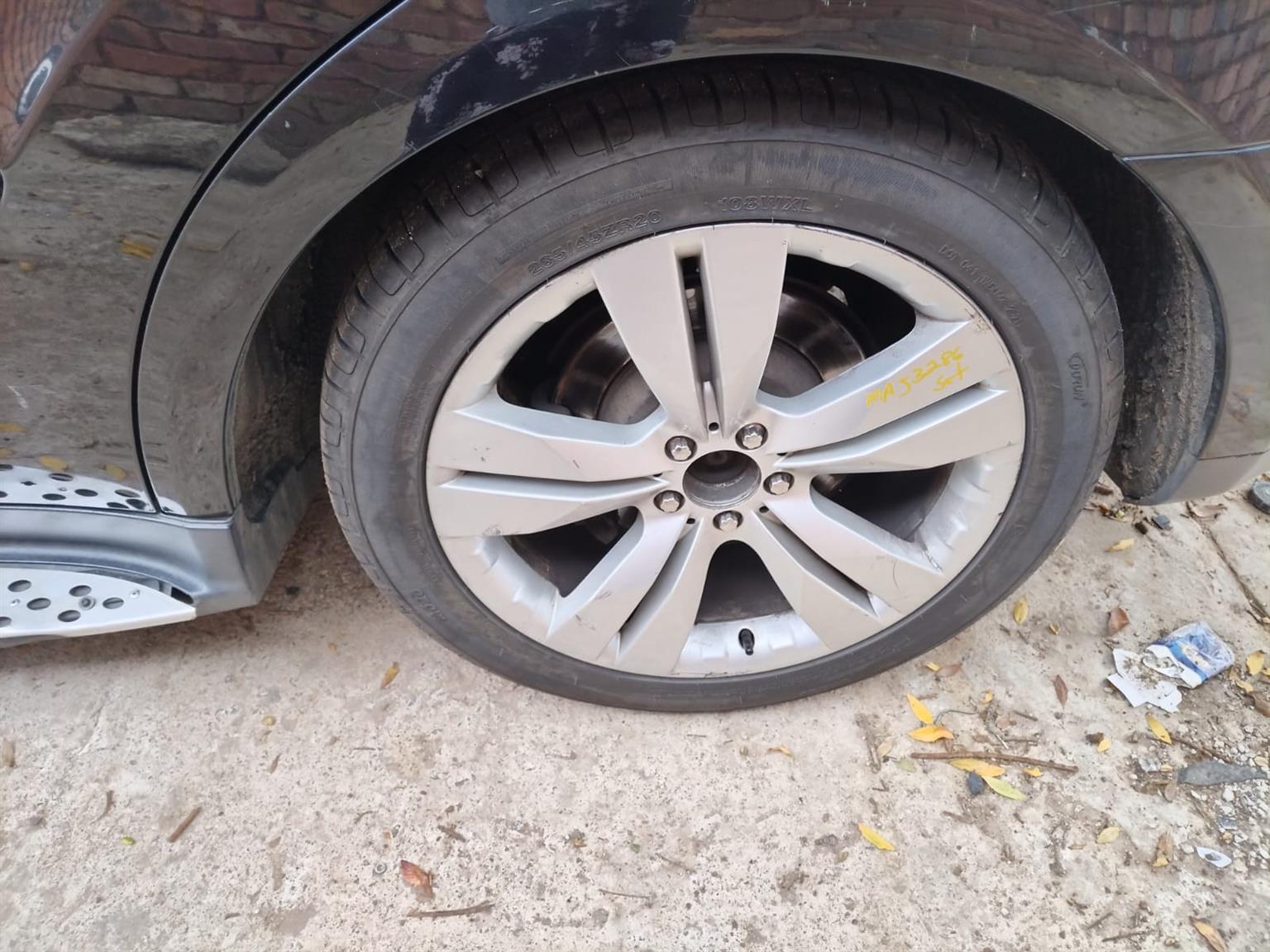 Mercedes ML350 cdi mag rims tyres for sale used - Private Seller