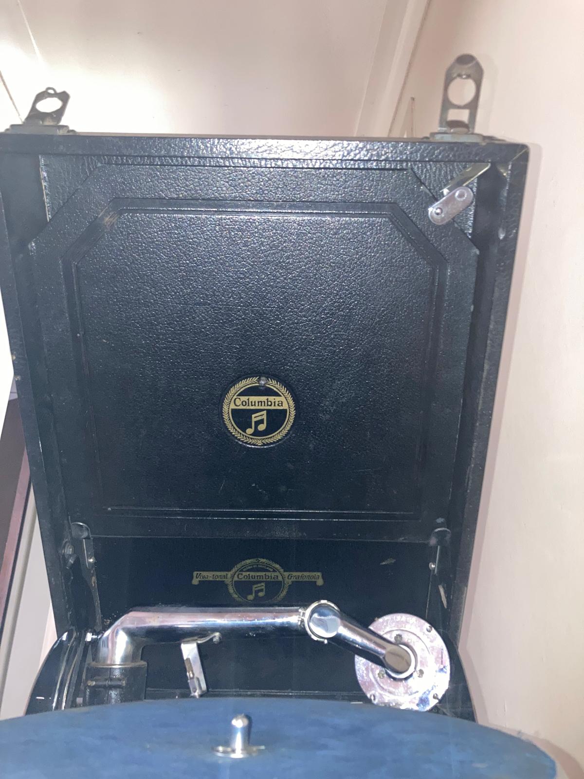 Antique Gramophone player: Viva-Tonal Columbia Grafonola 202A
