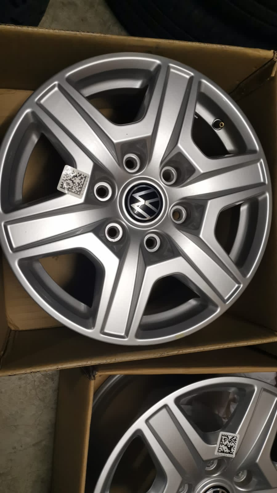 17inch VW Amarok original 6holes brand new mags,will fit Ford Ranger. - Private Seller 17inch VW Amarok original 6holes brand new mags,will fit Ford Ranger. - Private Seller
