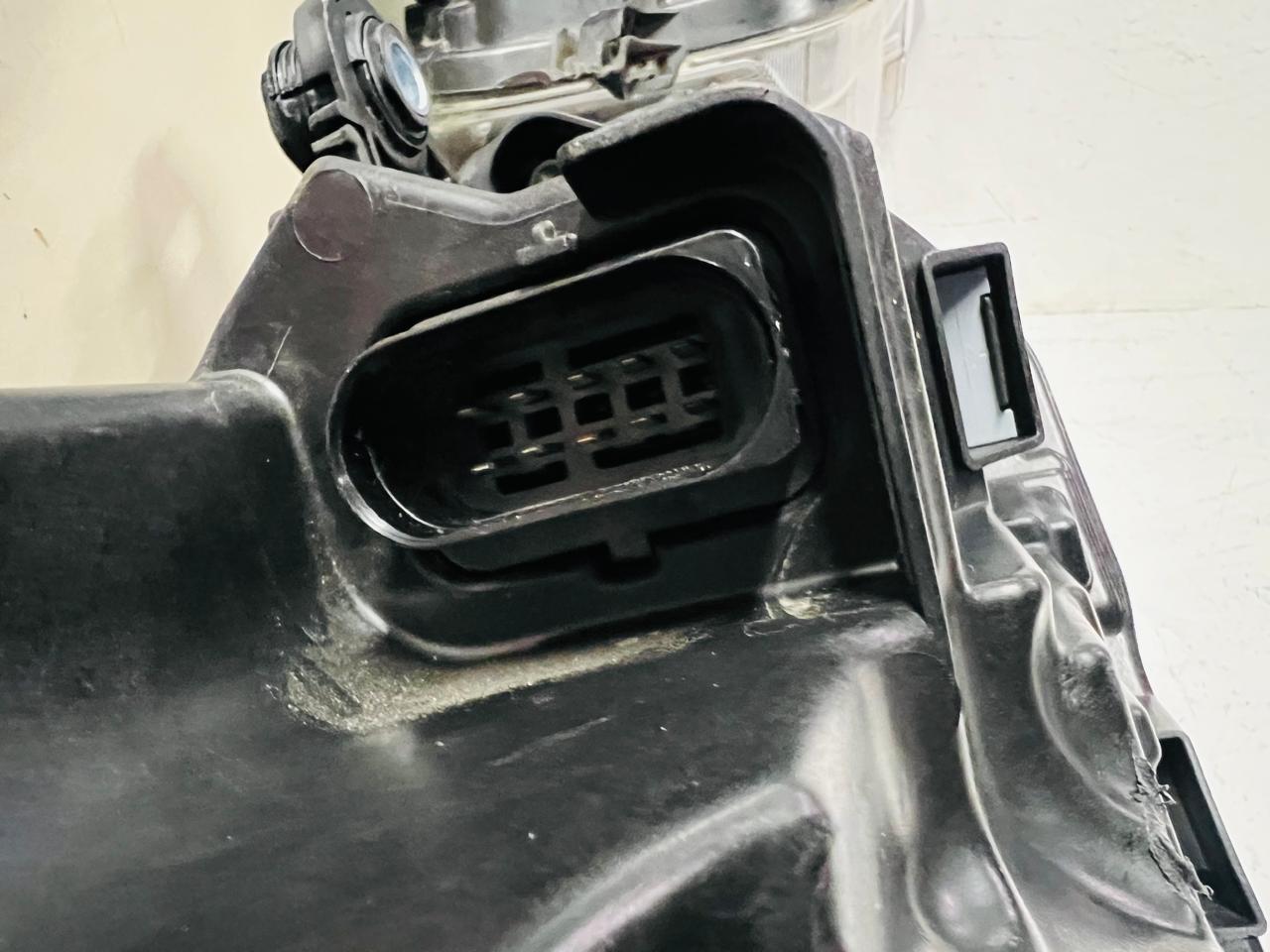 VW Polo 9 TSI/R-line left and right side Full LED headlights - Private Seller VW Polo 9 TSI/R-line left and right side Full LED headlights - Private Seller