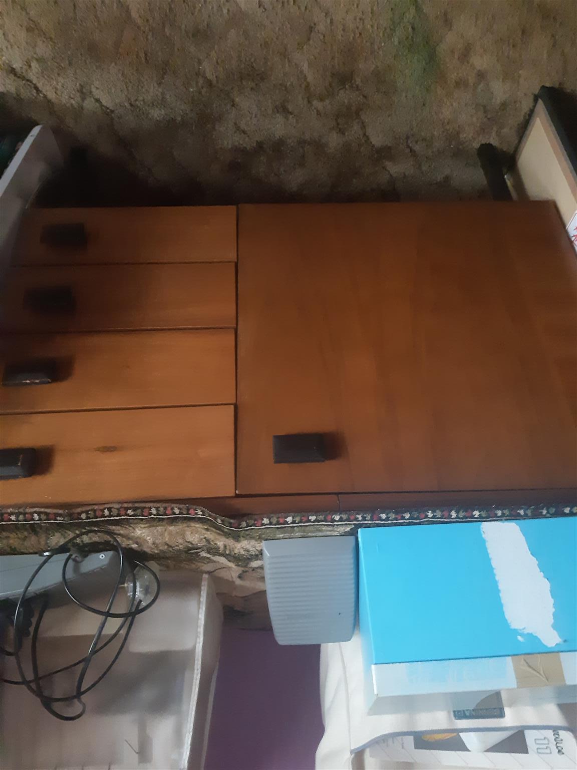 4 drawer machine table