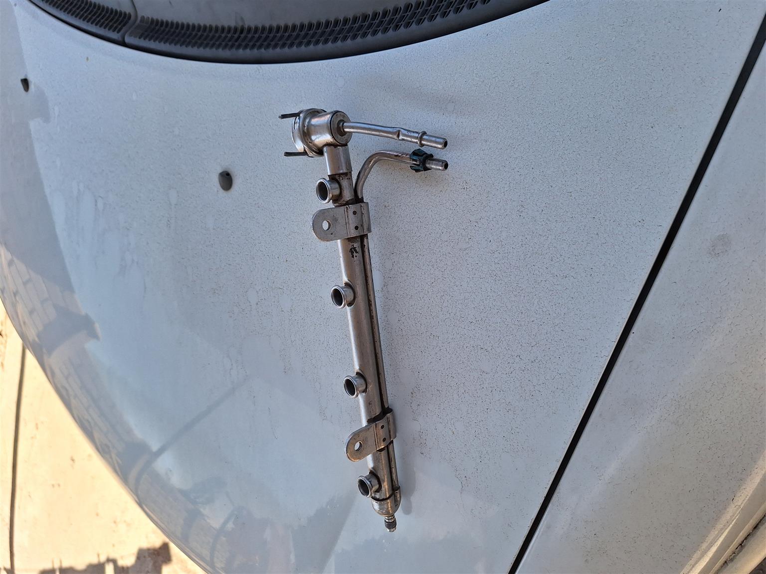 Fuel rail e in good condition. Came off a running veh - Private Seller