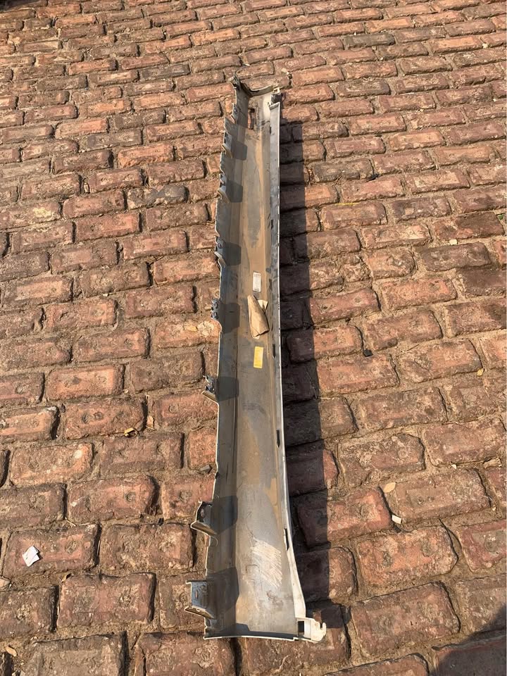 BMW G05 side skirt RHS - Private Seller