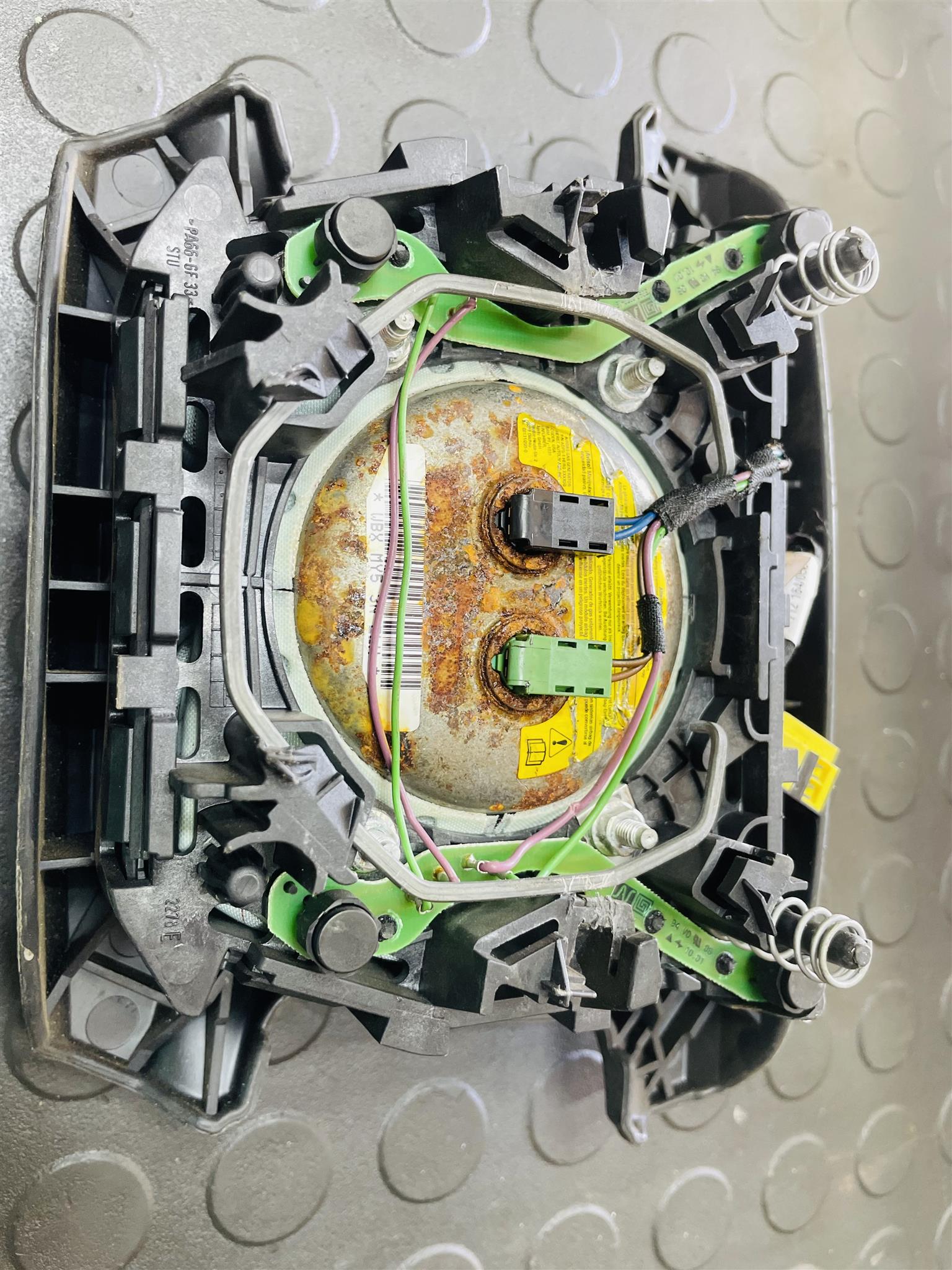 2002-2005 BMW 745i Li E65 E66 Steering Wheel Air Bag - Private Seller 2002-2005 BMW 745i Li E65 E66 Steering Wheel Air Bag - Private Seller