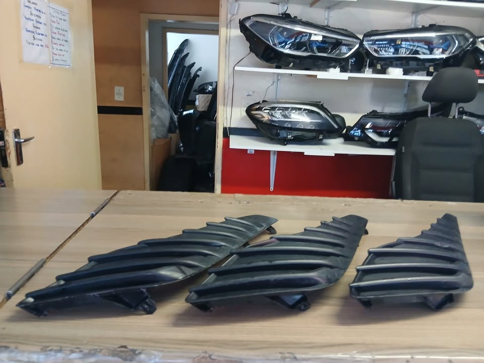 2019 TOYOTA YARIS FOGLIGHT COVER LEFTSIDE - Private Seller 2019 TOYOTA YARIS FOGLIGHT COVER LEFTSIDE - Private Seller