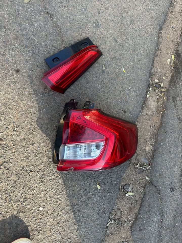 Suzuki Ertiga Toyota Rumion right taillight - Private Seller Suzuki Ertiga Toyota Rumion right taillight - Private Seller