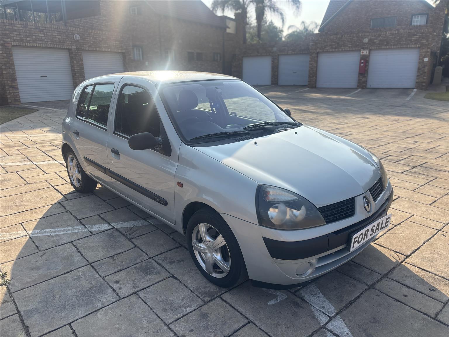 Used 2002 Renault Clio 1.4 Extreme 5-door - Private Seller Used 2002 Renault Clio 1.4 Extreme 5-door - Private Seller