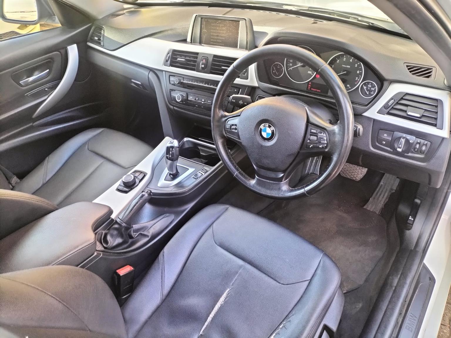 2013 BMW 316i AUTOMATIC, PETROL
107000KM
REVERSE SENSOR