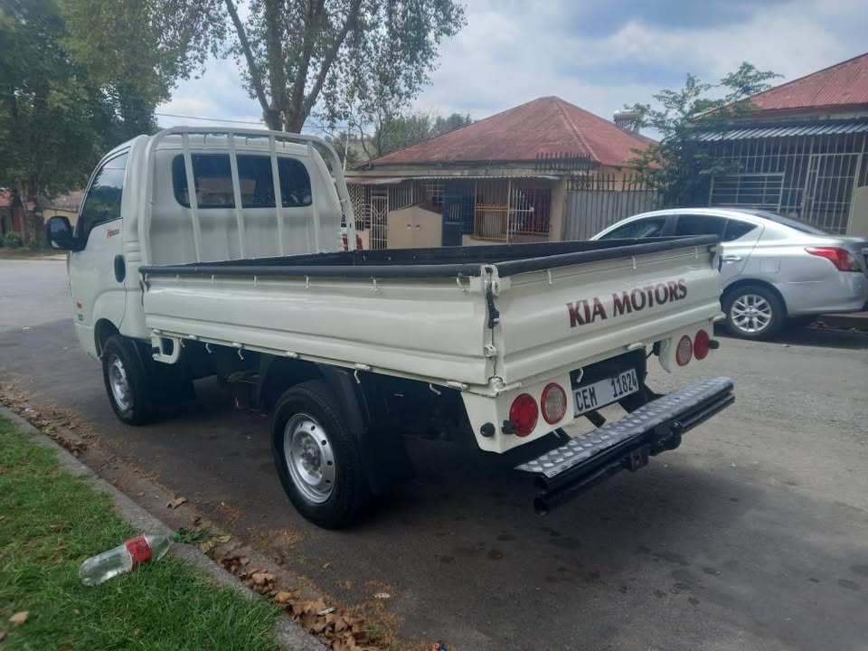 2017 Kia k2500 Diesel, Manual, White