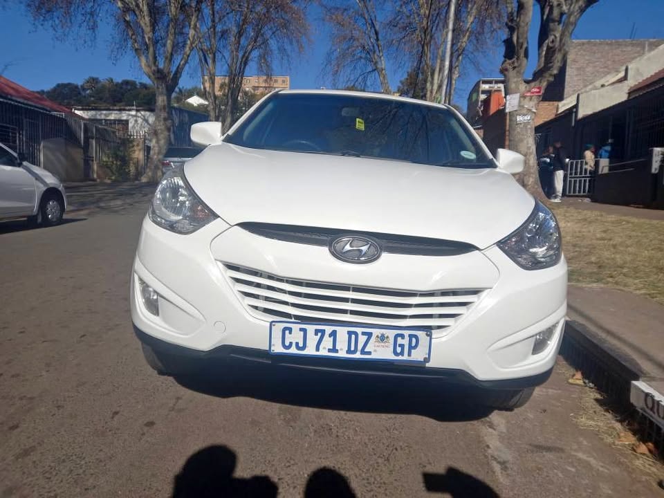 2013 HYUNDAI IX35 2.0 PETROL, MANUAL, WHITE, 105000KMS REVERSE CAMERA