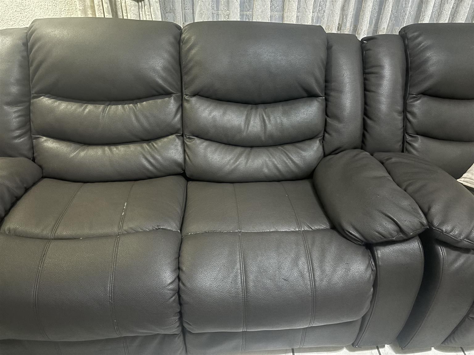 Used 3 piece recliner lounge suit for sale Junk Mail