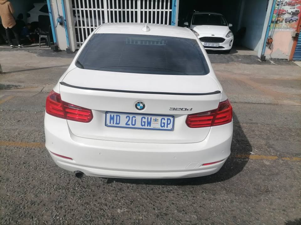 2015 BMW 320D F30 Automatic and leather seat Sunroof