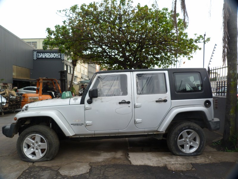 Jeep Wrangler 2.8 CRD UNLTD Sahara AT Silver - 2009 STRIPPING FOR SPARES - Private Seller Jeep Wrangler 2.8 CRD UNLTD Sahara AT Silver - 2009 STRIPPING FOR SPARES - Private Seller