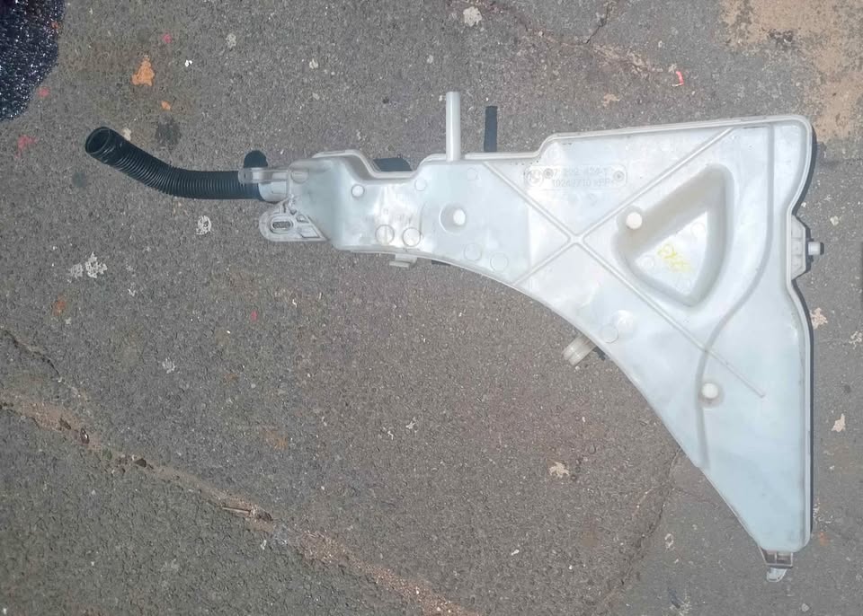 Bmw G01 wiper water bottle - Private Seller Bmw G01 wiper water bottle - Private Seller