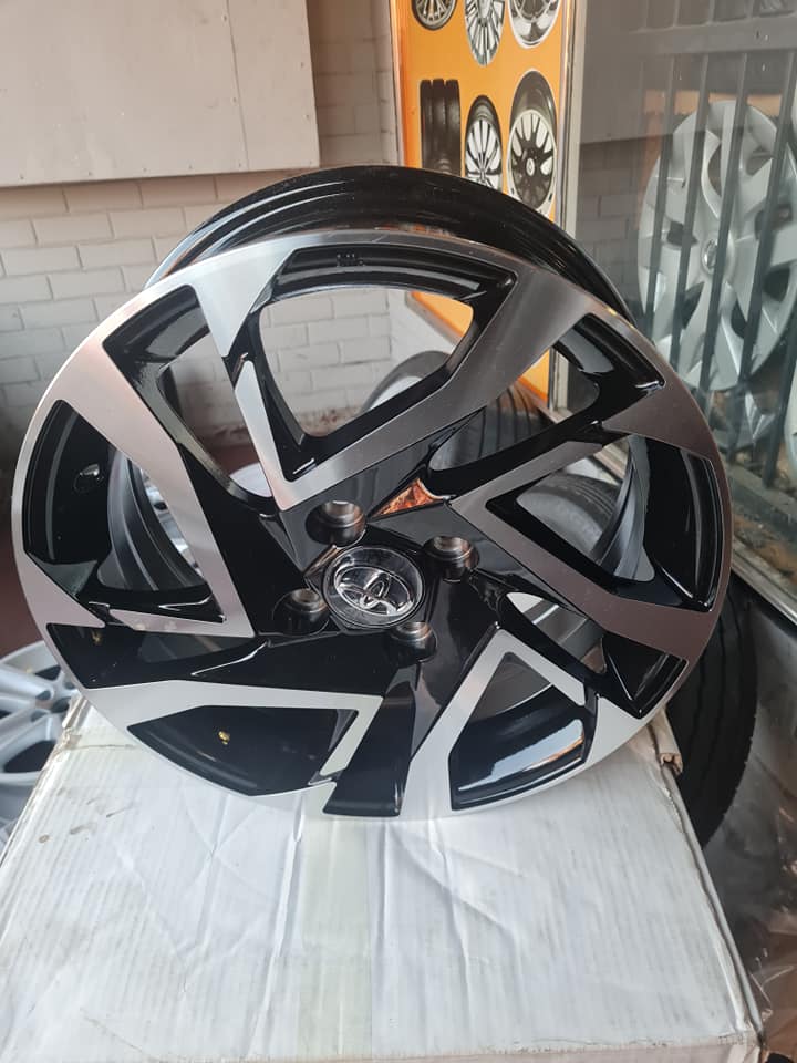 Toyota starlet Brand new mags size 15
