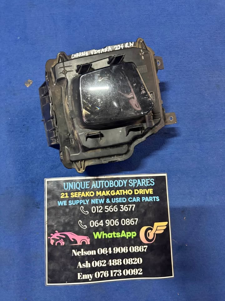 Suzuki Grand Vitara Right Lower Fog Light Headlight - Private Seller Suzuki Grand Vitara Right Lower Fog Light Headlight - Private Seller