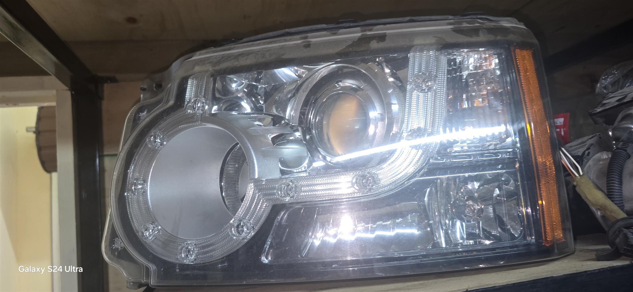 HEADLIGHT FOR FRONT RIGHT AND LEFT FITS LANDROVER DISCO 3/4 & RANGE ROVER - Private Seller