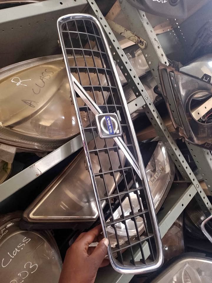 2001-2004 VOLVO XC70 BUMPER GRILL ENGINE FOR SALE DELIVERY AVAILABLE - Private Seller 2001-2004 VOLVO XC70 BUMPER GRILL ENGINE FOR SALE DELIVERY AVAILABLE - Private Seller