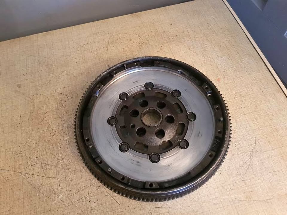 VW OR AUDI A3 TDI DUEL MASS FLYWHEEL FORSALE - Private Seller VW OR AUDI A3 TDI DUEL MASS FLYWHEEL FORSALE - Private Seller