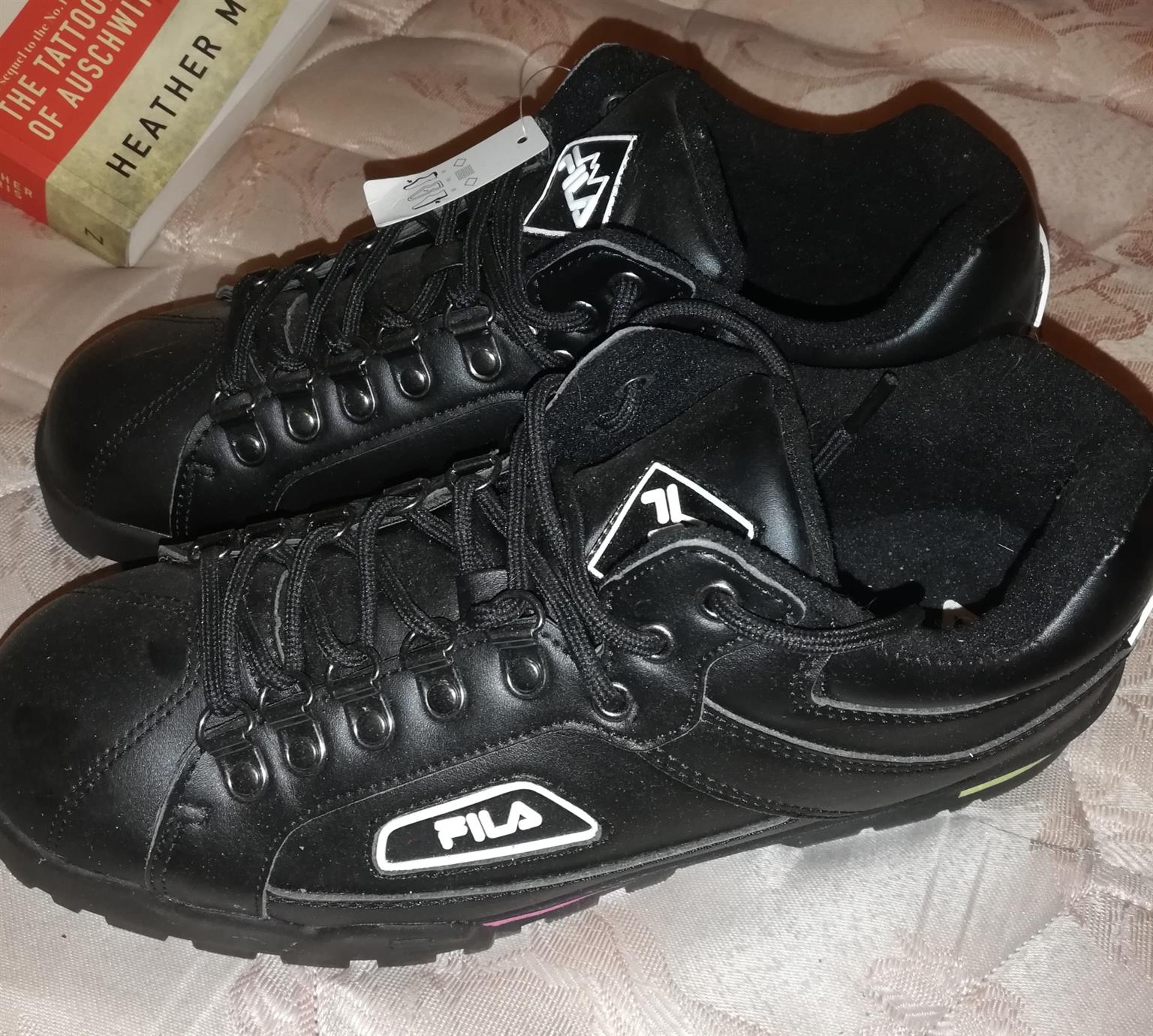 fila takkies