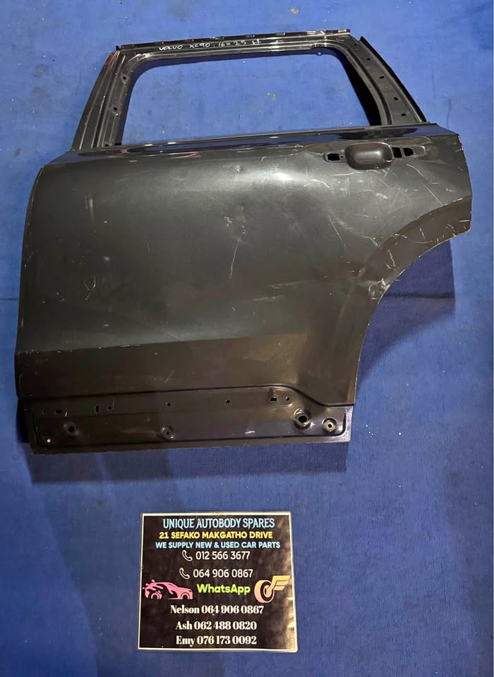 Volvo XC90 Left Rear Back Door - Private Seller Volvo XC90 Left Rear Back Door - Private Seller