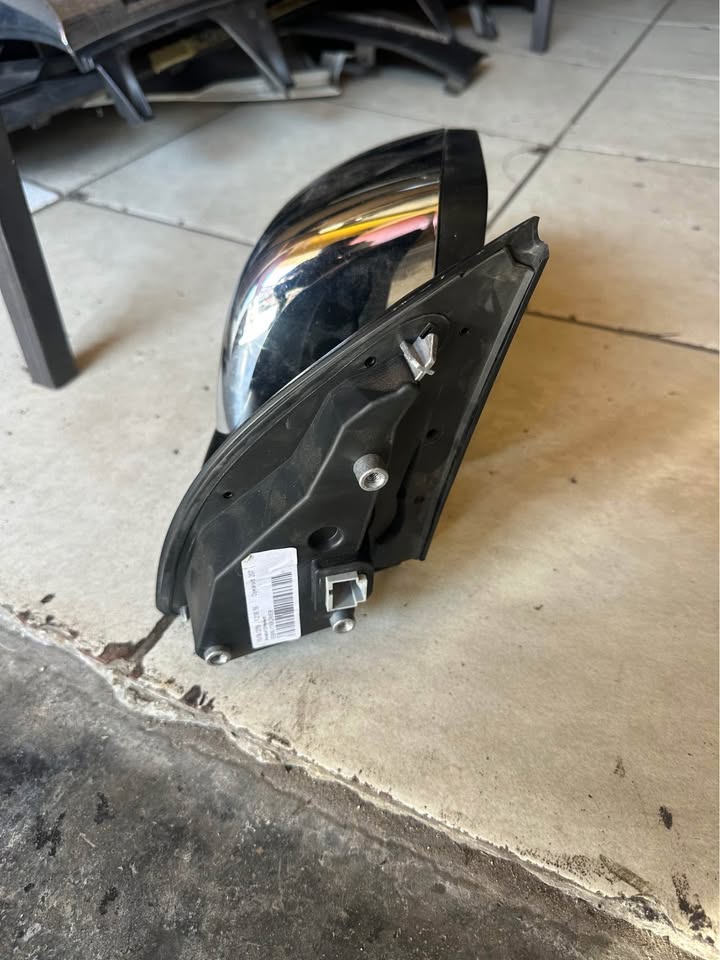 Ford Ranger t8 right side chrome mirror - Private Seller Ford Ranger t8 right side chrome mirror - Private Seller