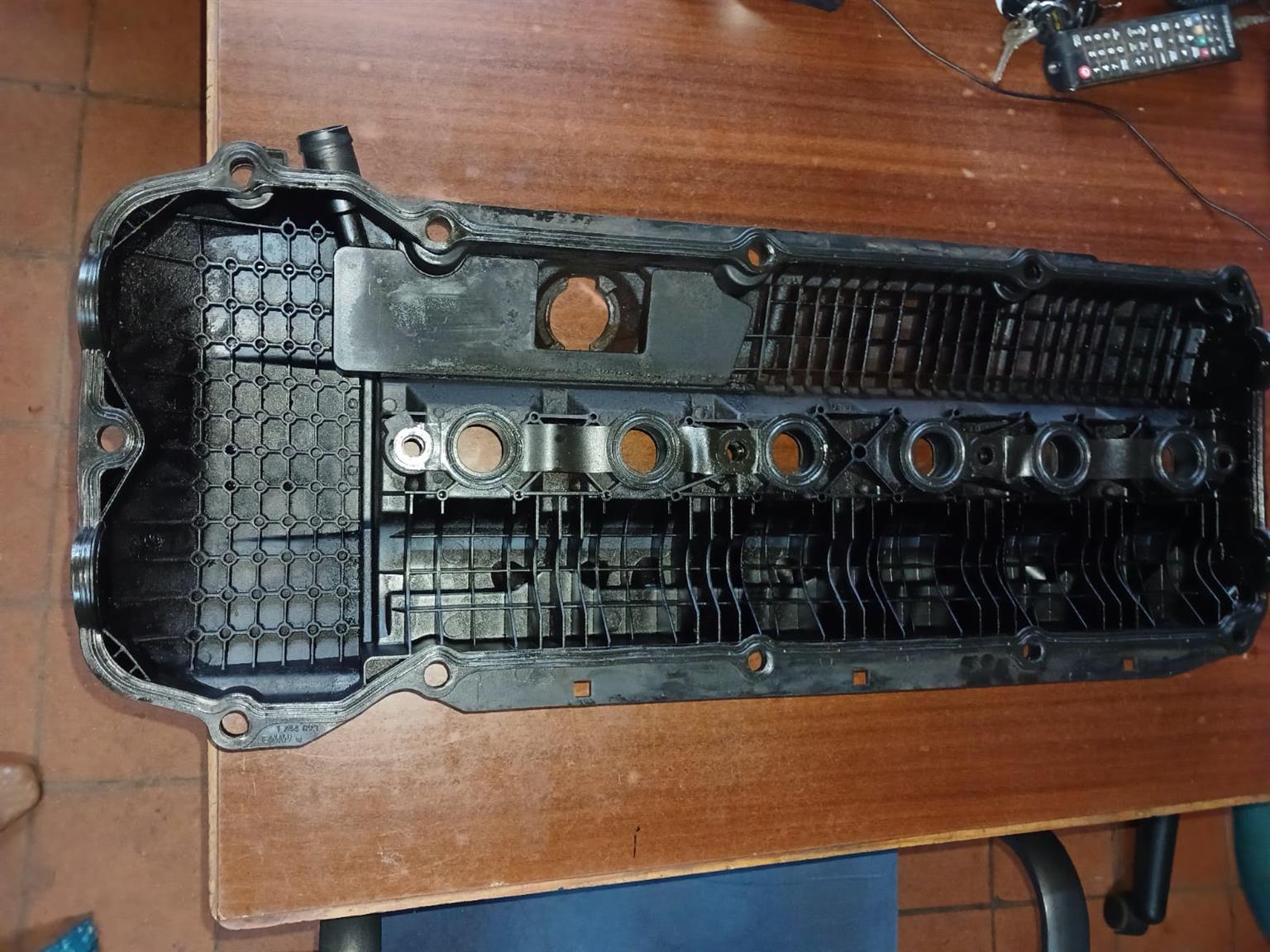 BMW 330i E46  6 CYLINDER TAPPET COVER FOR SALE FOR SALE
