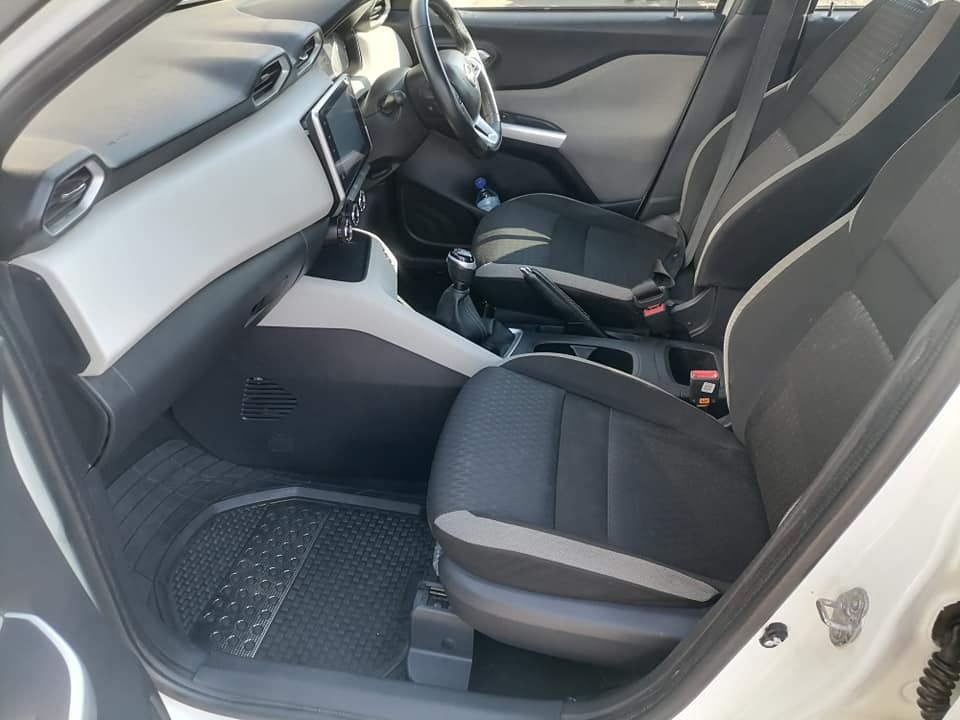 2020 Nissan Magnite 1.0 SUV with a nice interior seat Reserves Camera and Service book and Keyless
