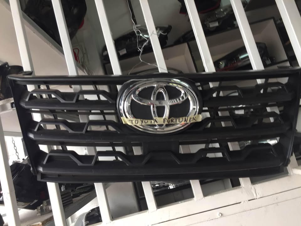 Toyota fortuner grill - Private Seller Toyota fortuner grill - Private Seller