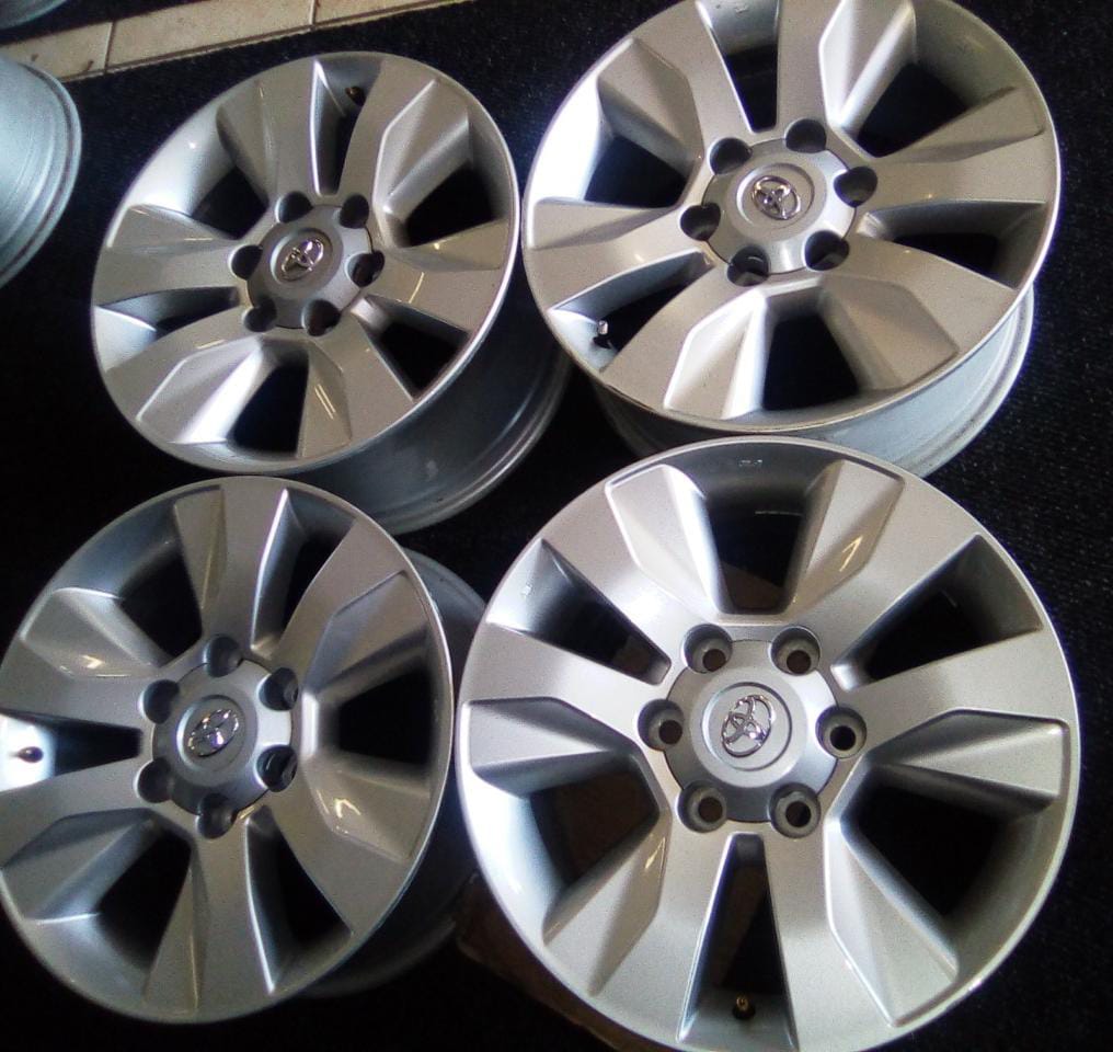 17inch Toyota Hilux GD6 original mags set - Private Seller 17inch Toyota Hilux GD6 original mags set - Private Seller