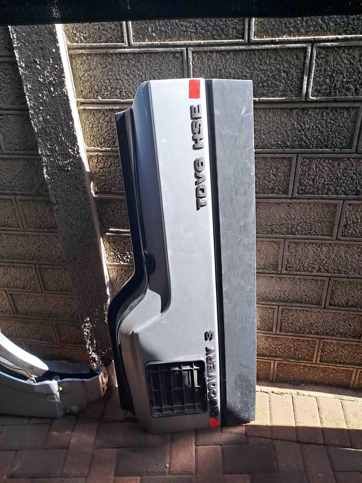 Land Rover Discovery 3 Complete Tailgate For Sale @ Spareline Auto - Private Seller Land Rover Discovery 3 Complete Tailgate For Sale @ Spareline Auto - Private Seller