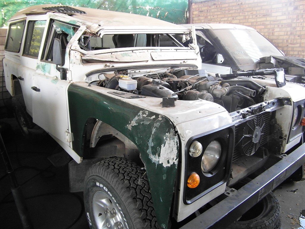 Land Rover Defender 110 TD5 - Stripping for Spares | AUTO EZI
