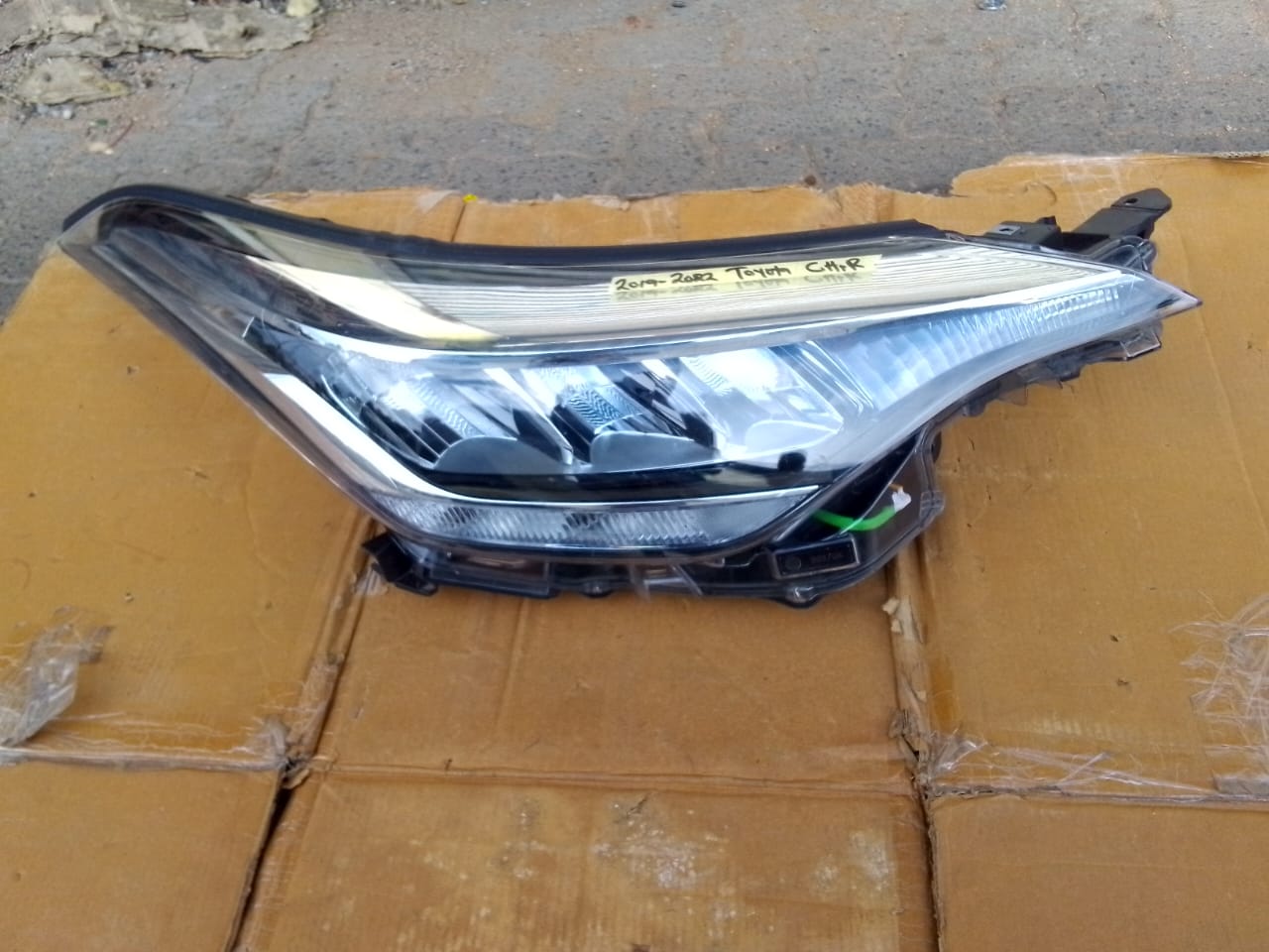 (2019-2021) TOYOTA C H R RHS LED HEADLIGHT FOR SALE - Private Seller (2019-2021) TOYOTA C H R RHS LED HEADLIGHT FOR SALE - Private Seller