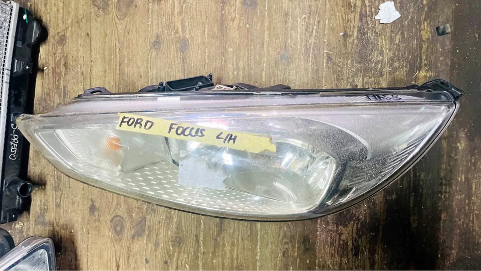 Ford Focus headlight - Private Seller Ford Focus headlight - Private Seller