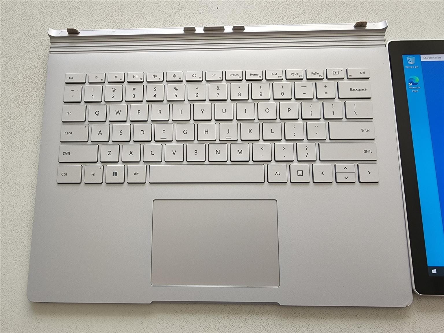  Microsoft surface book 2 Laptop 
