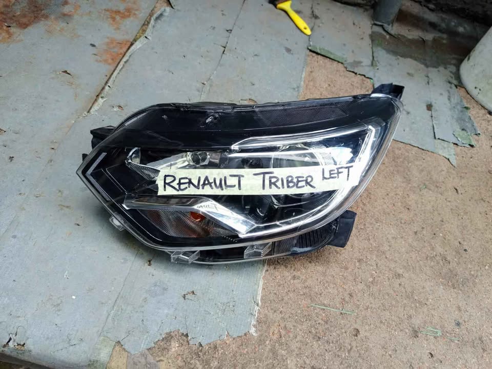 Renault Tiber Headlight left side for sale now - Private Seller