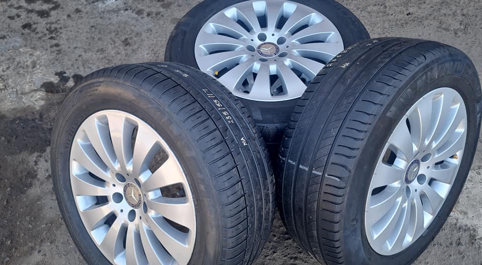 Mercedes Benz vito mags size 17+tyres used still in good condition